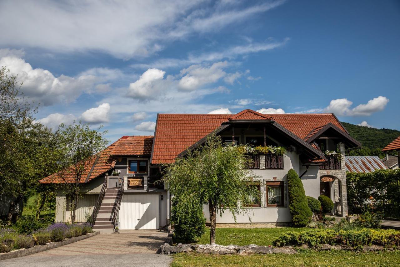 Apartman Mila Josipdol Exteriér fotografie